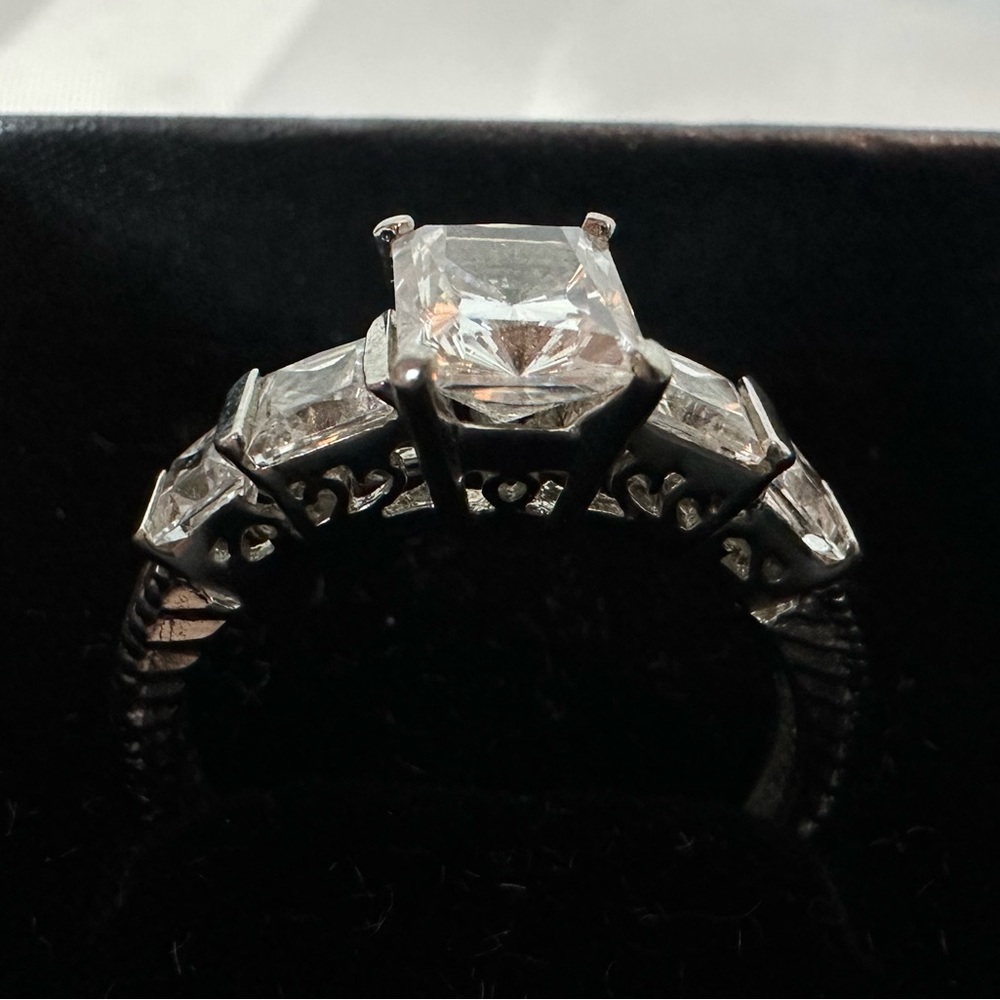 Gorgeous Sterling Silver & CZ Emerald Cut Diamond Ring - Picture 10 of 10
